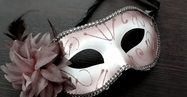 Secret Recipes - Carnival mask decorated with pink flower