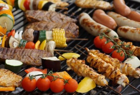 Grilling - Barbecues in Charcoal Grill